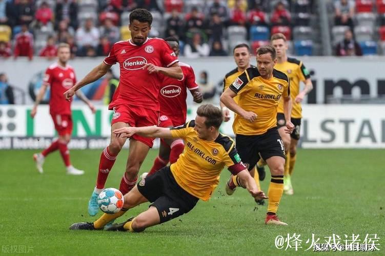 图片报：药厂和科隆比赛，部分科隆球迷被要求脱